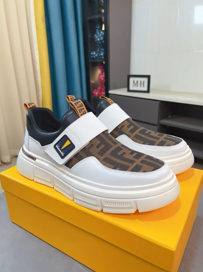 Men's shoes 💰400🌹🌹[FENDI] Fendi's classic and comfortable men's shoes, this complex sneaker is made of soft calfskin➕genuine leather lining➕original ultra-light rubber material with rough outsole. This unique light style is suitable for the casual and refined sensibility of this season. It is comfortable and natural on the feet. It is an everyday style for casual travel in autumn and winter! 38/44
